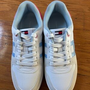 NEW Tommy Hilfiger Women Sneakers size 7.5